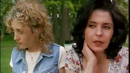 L'uomo è suscitato da collant nylon vicini i migliori film porno e piantato nella sua vagina