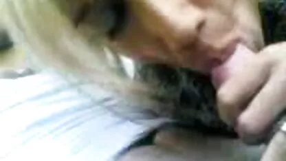 Un uomo sparare un pompino di 1 persona al miglior video porno al mondo telefono