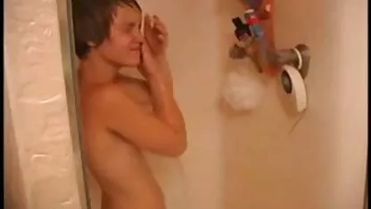 Madre mezza nuda stava incoraggiando il ragazzo e lo fece saltare in aria migliori film hentai