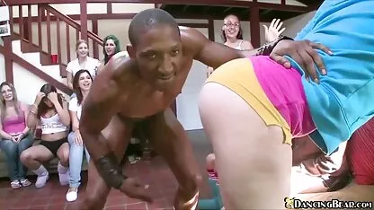 Un osceno prima avvitare un uomo con un strap-on, i migliori video erotici e poi lasciarsi scopare