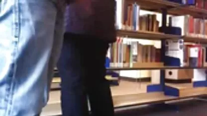Puttana snello accarezzando la figa rasata con le dita abili i migliori film porno gratis