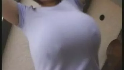 Ragazza con piccoli miglior sito erotico seni ladyboy e masturbazione in bagno