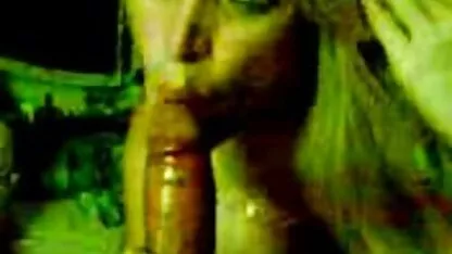 La ragazza con il grande petto e il suo piscio migliori siti porno gratis italiani dalla testa ai piedi