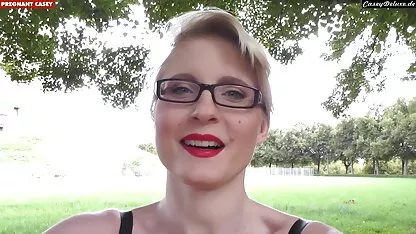 Bellezza in calze diligentemente strofinando le labbra i migliori film porno gratis del suo