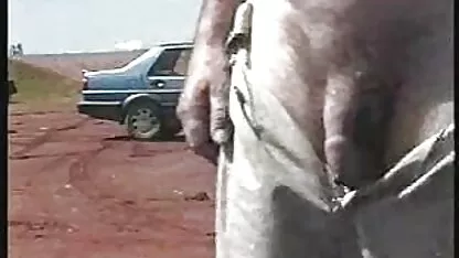 Brillante bionda con appassionato diteggiatura del suo clitoride in campo film porno i migliori