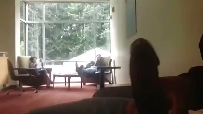 Giovane ragazza in uniforme scolastica e provare i migliori video porn i giocattoli del sesso di diversi
