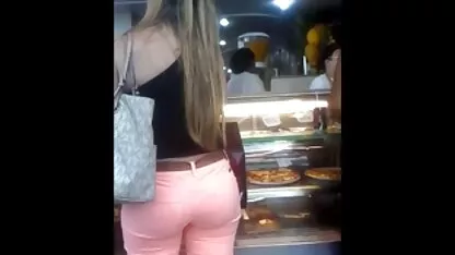 Insegnante i migliori video trans maturo tentato dallo studente con i pantaloncini
