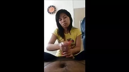 Un uomo migliori video erotici porta a casa una bruna timido e scopare il suo buco peloso