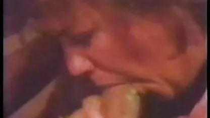Uomo cucinare una ragazza in i migliori video porn calze e corsetto