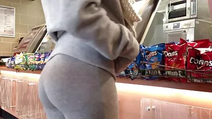 Slim Adriana dà un il meglio dei film porno pompino in prima persona