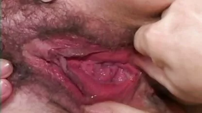L'uomo in bianco si chinò su una donna i migliori video porno al mondo di colore con il cancro e lo piantò