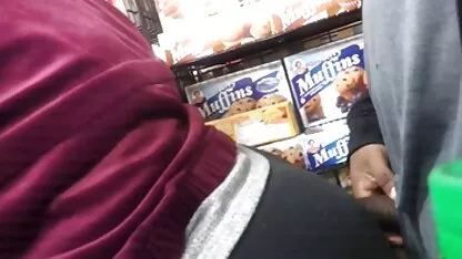 MILF con grandi tette accarezzando il cazzo con le migliori film porno gratis sue tette