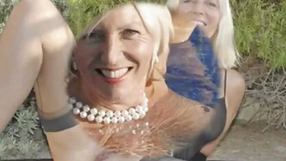 Una donna con calze di nylon nere con un film piu belli porno abile diteggiatura se stessa